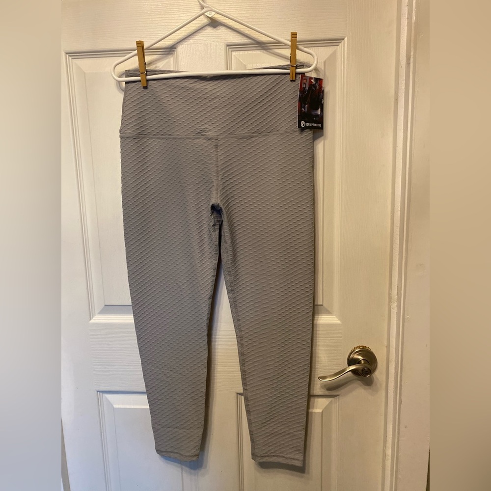 Born Primitive Summit Leggings size XXL grey in color
